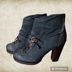 Apepezza Blue Leather Stacked Heel Ankle Boot size 6.5